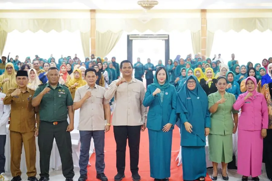 Bupati Bantaeng M Fathul Fauzy Nurdin didampingi Ketua TP PKK Bantaeng Gunya Paramasukhaputri menghadiri peringatan HKG PKK ke-54 tingkat Kabupaten Bantaeng (Dok: Ist)