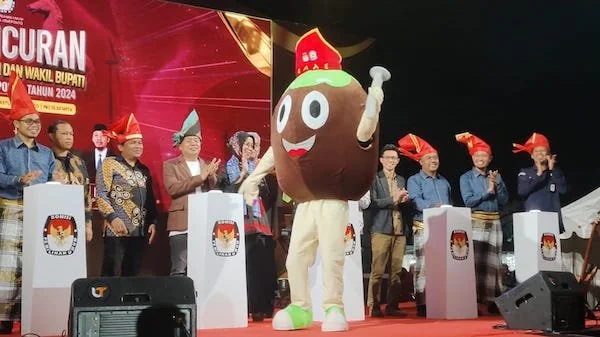 KPU Jeneponto saat meluncurkan Maskot bernama "SIRATE" dengan bentuk buah pohon lontar yang menandakan tahapan Pemilihan Kepala Daerah (Pilkada) serentak 2024 telah dimulai.