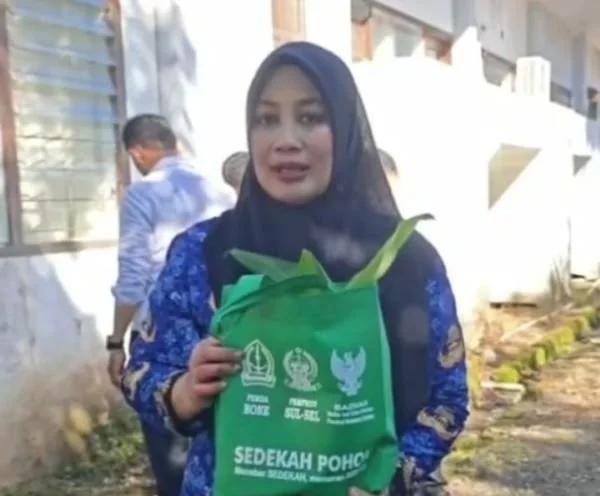Penanaman bibit pisang Cavendish di wilayah Disnakertrans Sulsel pada Rabu, (17/4).