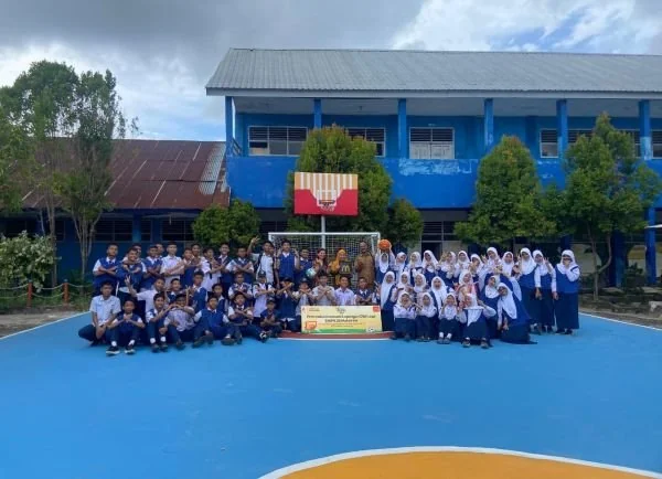 McDonald’s Indonesia resmikan renovasi fasilitas olahraga sekolah di SMPN 26 Makassar (Dok: Nofi KabarMakassar)
