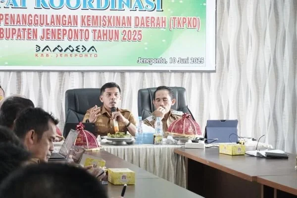 Wakil Bupati Jeneponto, Islam Iskandar saat memimpin rakor TKPKD (Dok : Ist).