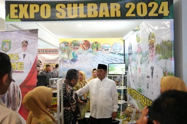 Pj Gubernur Sulbar Bahtiar Baharuddin saat melakukan kunjungan di Sulbar expo dan Talkshow di Mamuju (Dok: Ist).