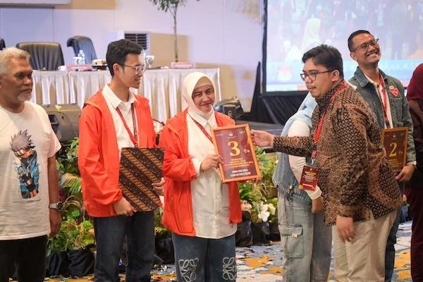 Indira Yusuf Ismail dan Ilham Ari Fauzi (INIMi) saat mendapat Nomor Urut 03 di kontestasi Pilwalkot November Mendatang. (Dok ist)