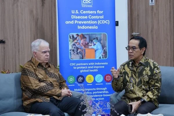 Rektor Unhas, Prof. Dr. Ir. Jamaluddin Jompa dan Duta Besar Amerika Serikat untuk Indonesia, H.E. Peter M. Haymond. (Dok: Ist)