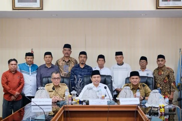 Bupati Bantaeng, M. Fathul Fauzy Nurdin saat menghadiri acara puncak proses seleksi pimpinan Badan Amil Zakat Nasional (BAZNAS) Kabupaten Bantaeng periode 2025–2030 (Dok : Ist).
