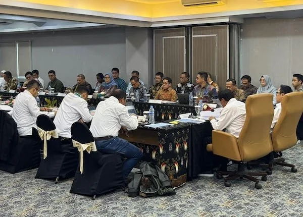 Jajaran pihak Pelindo saat menghadiri kegiatan kunjungan kerja reses Komisi VI DPR RI di Kota Sorong (Dok: Ist)