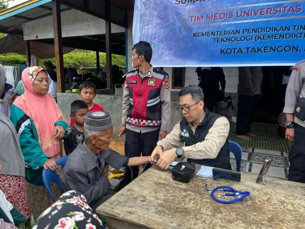 Tim Medis Fakultas Kedokteran (FK) pada Program Pengabdian kepada Masyarakat Tanggap Darurat Bencana Wilayah Aceh dan Sumatera. (Dok: Ist)