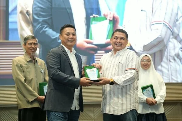 Wali Kota Makassar, Munafri Arifuddin saat Menghadiri Pelantikan dan Pengukuhan Ikatan Alumni (IKA) SMP Islam Athirah (Dok: Ist).
