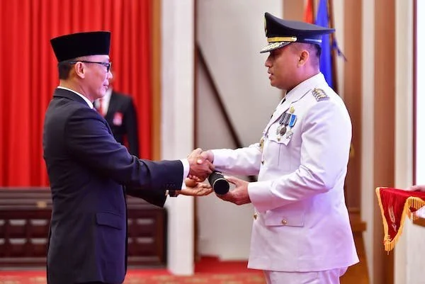 Pj Gubernur Sulsel, Prof Zudan Arif Fakrulloh saat melantik Andi Winarno sebagai Pj Bupati Bone (Dok: Ist)