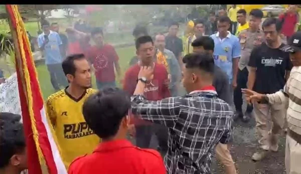 Tangkap layar video saat unjuk rasa ricuh di Sinjai (Dok : Ist).