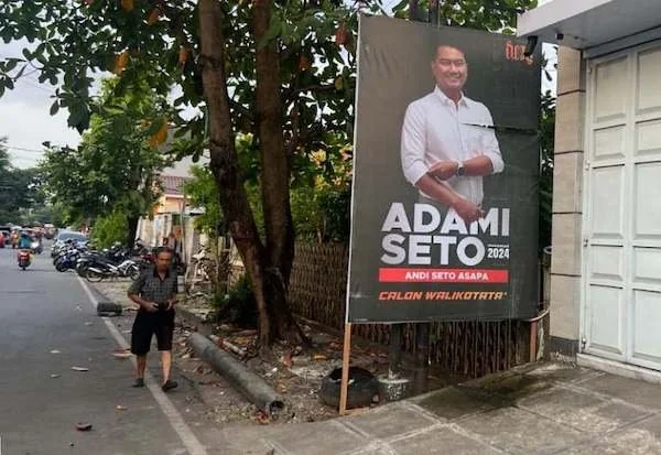 Baliho atau alat peraga bakal calon Walikota Makassar 2024 Andi Seto Asapa