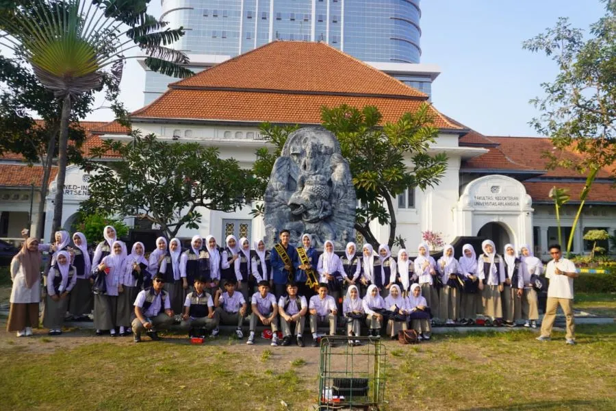 Sebanyak 143 siswa SMA Islam Athirah Bukit Baruga mengikuti kegiatan Observasi Kampus 2026 di sejumlah perguruan tinggi di Pulau Jawa (Dok: Ist)