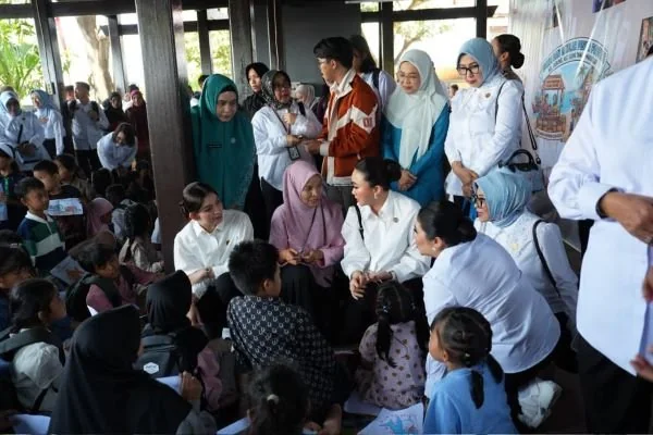 Ketua TP PKK Kota Makassar, Melinda Aksa saat Mendampingi Ketua PKK Dekranas RI Selvi Gibran (Dok: Ist).
