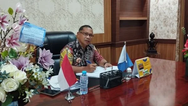 Sekda Jeneponto, Maskur saat ditemui diruang Kerjanya. (Dok: Ullah).