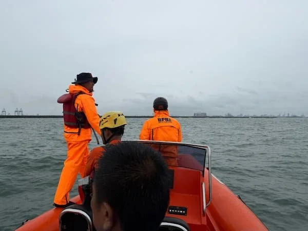 Suasana BPBD Kota Makassar saat Mencari Nelayan Hilangkan dekat Pelabuhan Pelindo (Dok: Ist).
