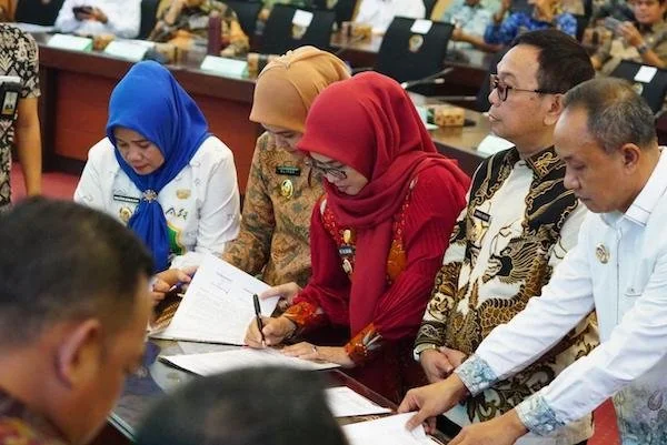 Bupati Gowa, Sitti Husniah Talenrang saat Mengikuti Rapat Koordinasi Penetapan LP2B Provinsi Sulawesi Selatan, (Dok: Ist).
