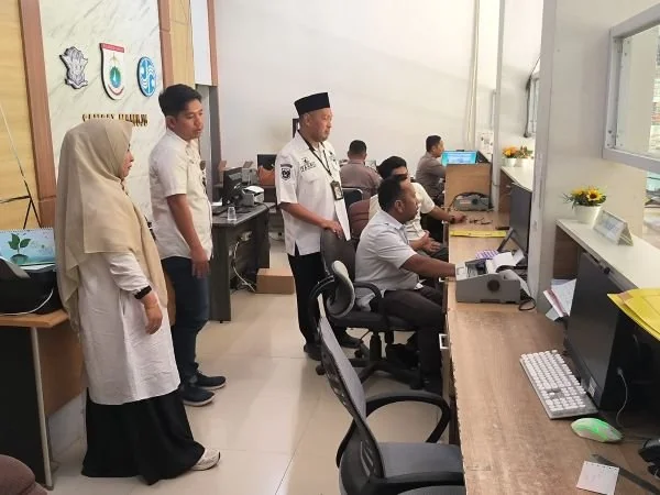 Pelayanan pembayaran pajak di loket payment point Bank Sulselbar. (Dok: Ist)