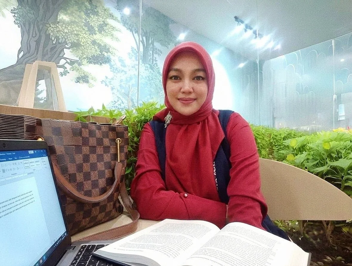 Sitti Nurliani Khanazahrah -Penulis, Dosen dan Pegiat Filsafat (Dok: Ist)