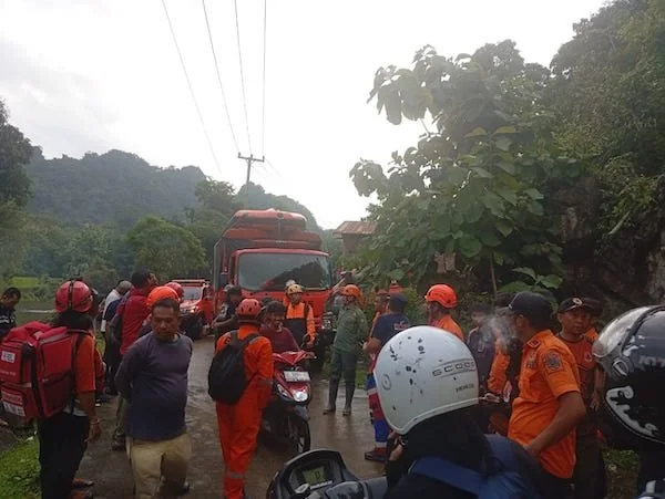 Suasana BPBD Kota Makassar saat Ikut Melakukan Pencarian (Dok: Ist).