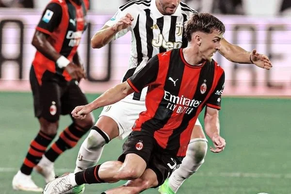 Laga Juventus vs AC Milan bermain imbang 1-1 dalam lanjutan liga Italia 2026/27 di Allianz Stadium pada Senin (7/9/2026). X.com/ACMilan