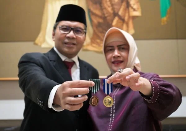 Wali Kota Makassar, Moh Ramdhan Danny Pomanto bersama Ketua TP PKK Makassar, Indira Yusuf Ismail (Dok : ist).
