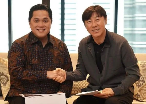 Ketua Umum PSSI, Erick Thohir dan Eks Pelatih Timnas Indonesia, Shin Tae Yong (Dok : Int).