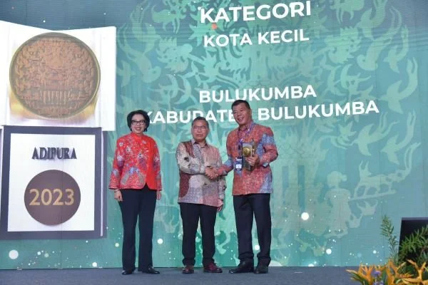 Kabupaten Bulukumba  kembali meraih penghargaan Piala Adipura.