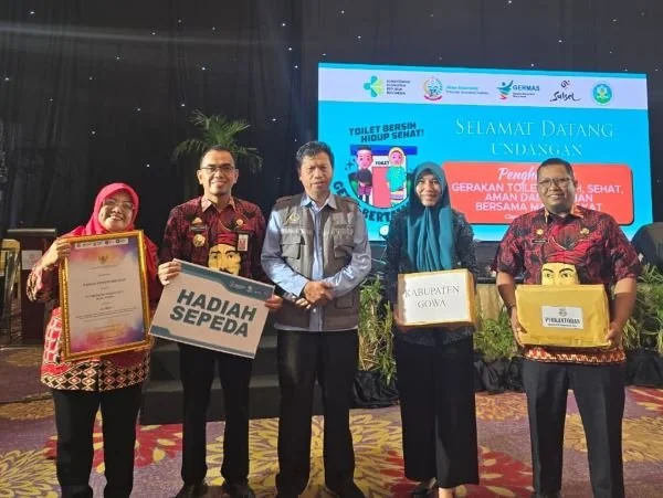 Puskesmas Somba Opu, Kabupaten Gowa berhasil meraih Juara I dalam lomba Gerakan Toilet Sehat, Bersih, Aman, dan Nyaman bersama Masyarakat (Dok : Ist).