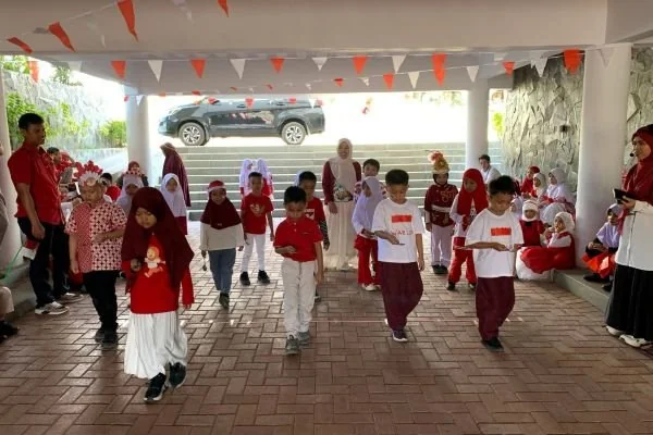 Siswa mengikuti berbagai perlombaan yang dikemas dalam  Semarak Kemerdekaan SD Islam Athirah Bone (Dok: Ist)