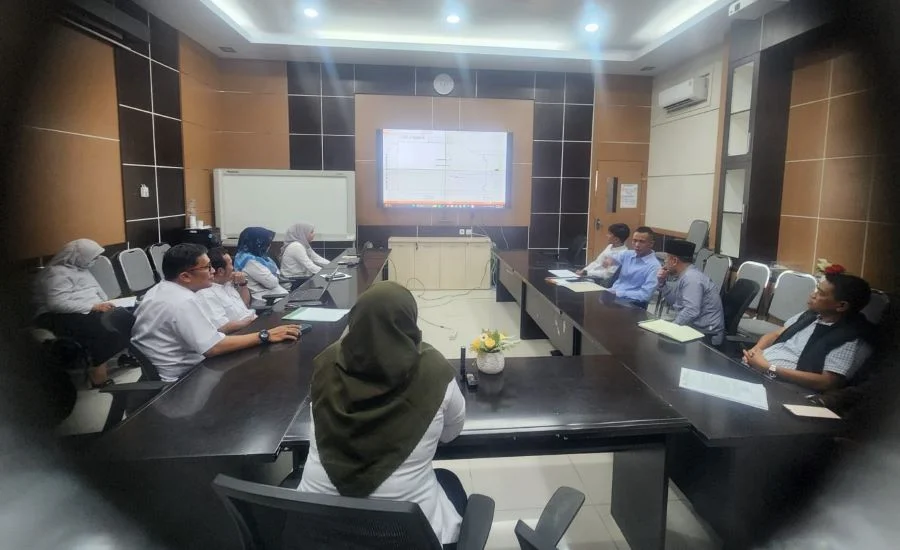 Pertemuan Anggota Komisi V DPR RI dari Fraksi Partai NasDem, Ir. H. Teguh Iswara Suardi, Bersama Kepala Balai Besar Pelaksanaan Jalan Nasional (BBPJN) Sulawesi Selatan (Dok: Ist).