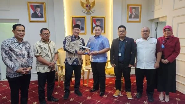 Garuda Indonesia saat menemui Kakanwil Kemenag Sulsel (Dok : Ist).