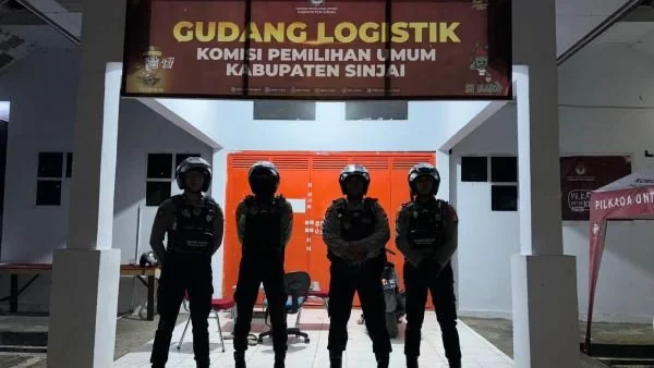 Satuan Samapta Polres Sinjai kembali menggelar Patroli dengan menyasar sejumlah obyek vital seperti kantor penyelenggara Pilkada dan Bawaslu (Dok : Ist).