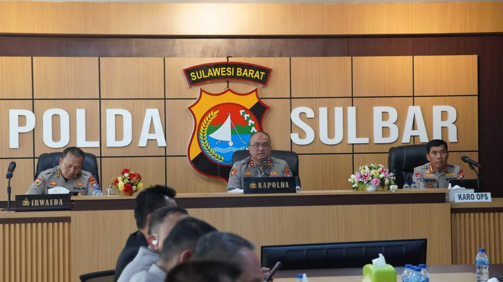 Kapolda Sulbar Irjen Pol Adi Deriyan Jayamarta saat memimpin Vicon bersama seluruh Polres jajaran (dok:ist)