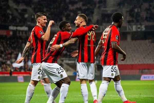 Para pemain Nice berselebrasi setelah tercipta gol ke gawang Lens saat pertandingan lanjutan Liga Prancis di Allianz Riviera, Nice, Sabtu malam (8/2/2025). Nice mengalahkan Lens 2-0. ANTARA/X/@ogcnice_eng (@ogcnice_eng)