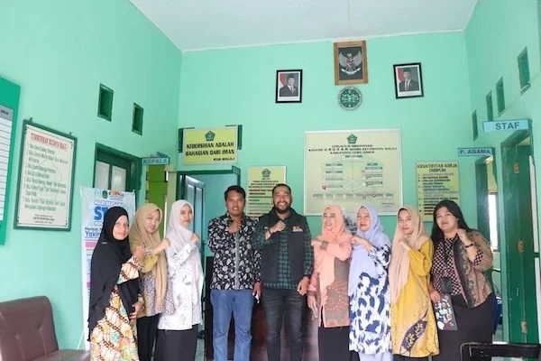 Bawaslu Lutim dan KUA Kecamatan Malili. Dok. Ist