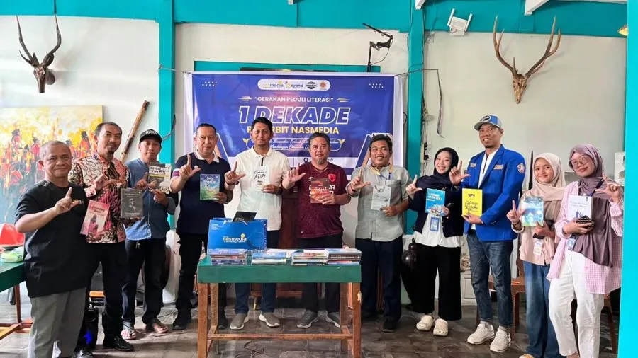 NASMEDIA bersama Karang Taruna dan Pemerintah Kecamatan Panakkukang menggelar Gerakan Peduli Literasi di Baruga Paropo (Dok: Ist)