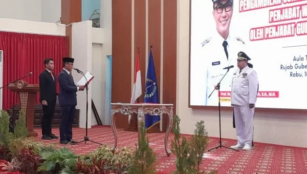 Pj Gubernur Sulsel, Prof Zudan Arif Fakrulloh saat melantik Abdul Hayat Gani sebagai Pj Walikota Parepare (Dok: Nofi KabarMakassar).