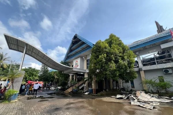 Kondisi Kantor Disdik Makassar pasca kebakaran terjadi (Dok : Hanifah KabarMakassar).