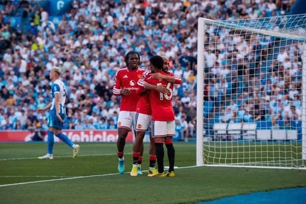 Manchester United meraih kemenangan meyakinkan 3-0 atas Brighton & Hove Albion dalam matchday terakhir Liga Inggris 2025/26 di Stadion Amex, Minggu (24/5). (X/ManUtd)