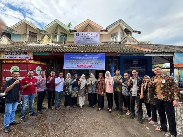 Kanwil Kemenkum Sulsel saat mengunjumgi LBH Butta Toa Bantaeng (Dok : Ist).