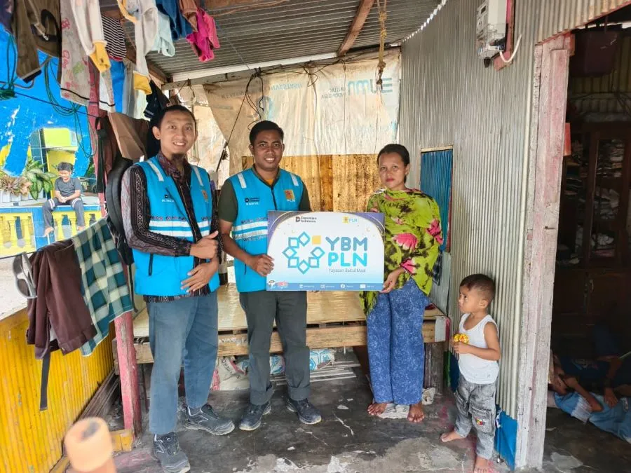 PT PLN (Persero) ULP Takalar menyalurkan bantuan sambungan listrik gratis kepada warga kurang mampu di Kabupaten Takalar (Dok: Ist)