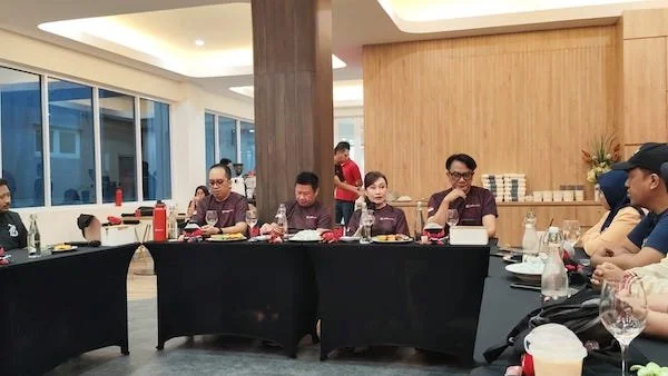 update kinerja CIMB Niaga di Kantor Cabang Ahmad Yani Makassar, Sabtu (03/05) (dok kabarMakassar)