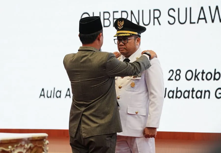 Bupati Gowa Darmawangsyah Muin saat dilantik Gubernur Sulsel Andi Sudirman Sulaiman (Dok: Ist)