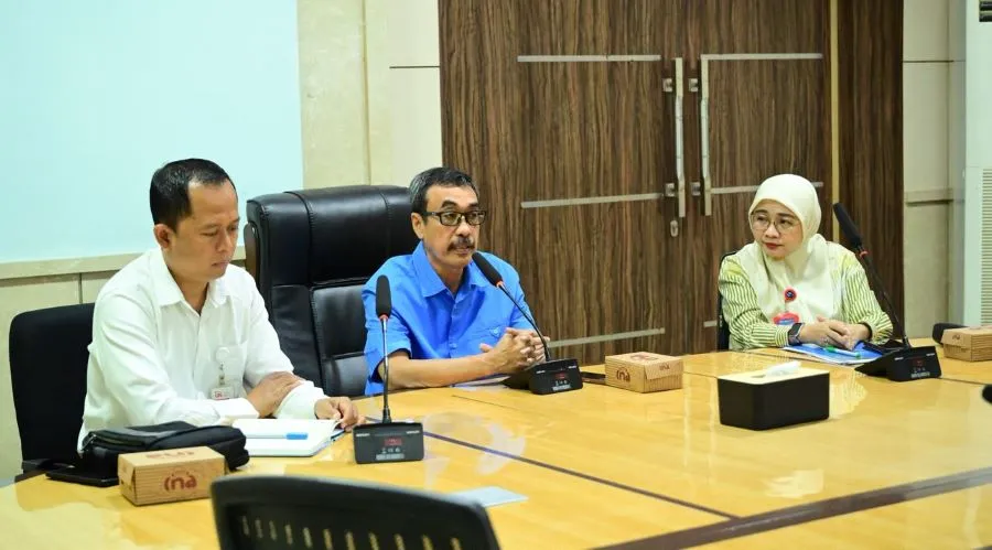 Plt Dirut Andi Syahrum sambut audiensi OJK Sulselbar membahas kebutuhan layanan air bersih (Dok: Ist)