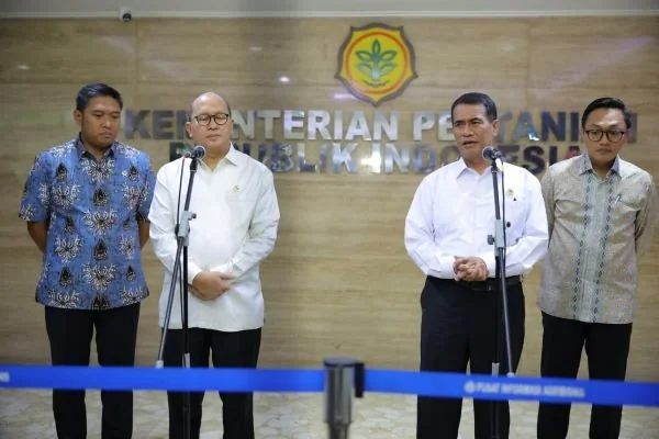 Mentan Andi Amran Sulaiman (Kanan) dan