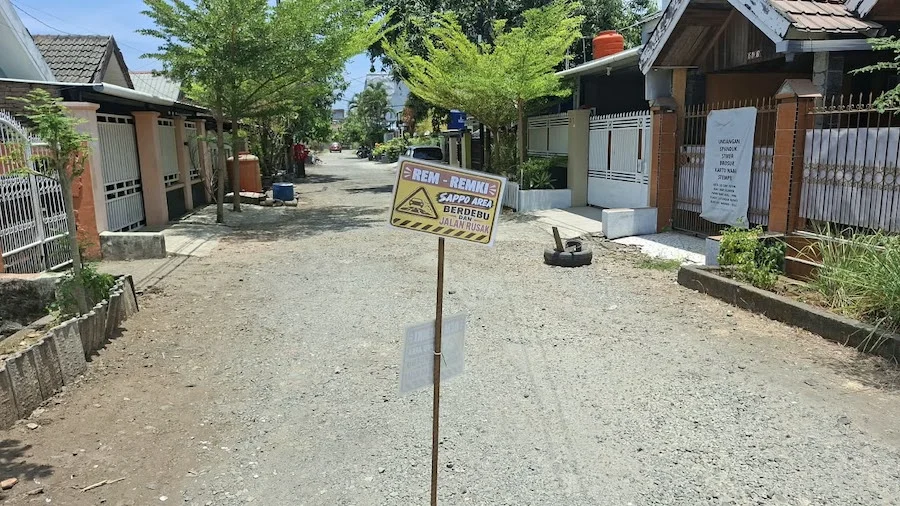 Penampakan Jalan Cemara NTI yang Dikeluhkan Warga (Dok: Ist).