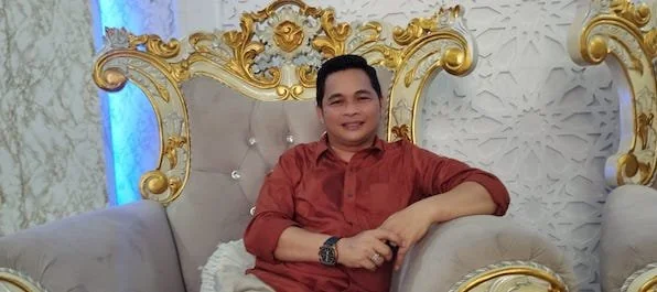 Caleg Partai Ummat Dapil 5, Amdy Safri Karaeng Daming saat ditemui di rumah pemenangannya. (ullah).