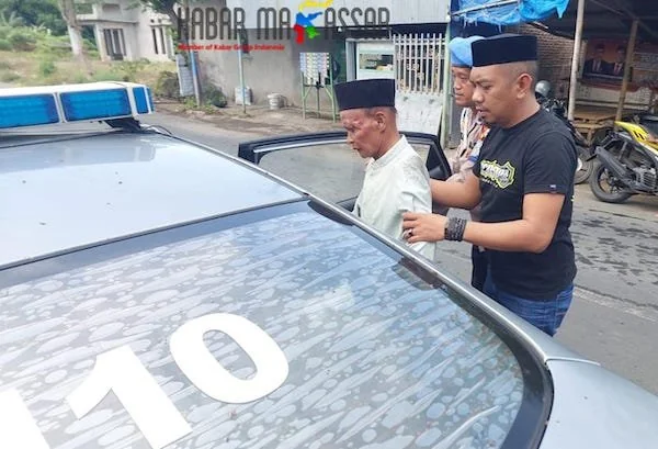 Polisi Giring pelaku aniaya sang istri ke mobil patroli Polsek mappakasunggu.