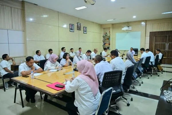 Rapat Koordinasi (Rakor) yang dipimpin Pelaksana Tugas (Plt) Direktur Utama Perumda Air Minum Kota Makassar, Andi Syahrum. (Dok: Ist)