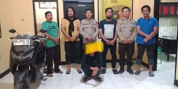 Pelaku saat diamankan pihak kepolisian (Dok : Ist).
